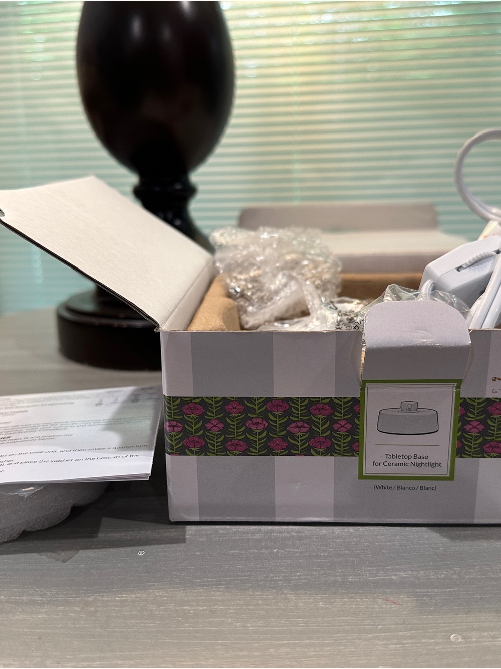 Scentsy White Tabletop Base with Floral Accent Box